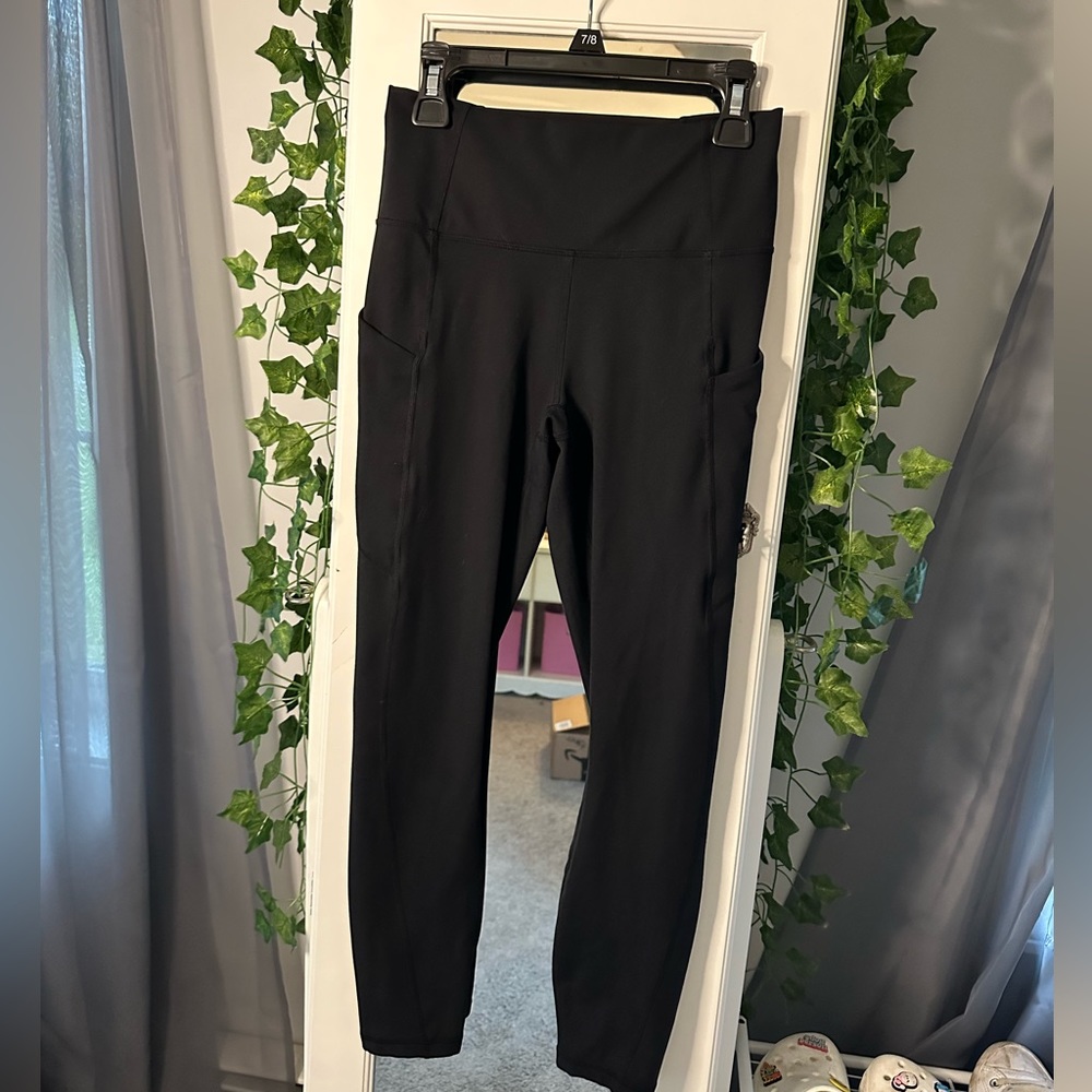 black, thick, high waisted, extra small, gym leggings with pockets on both sides